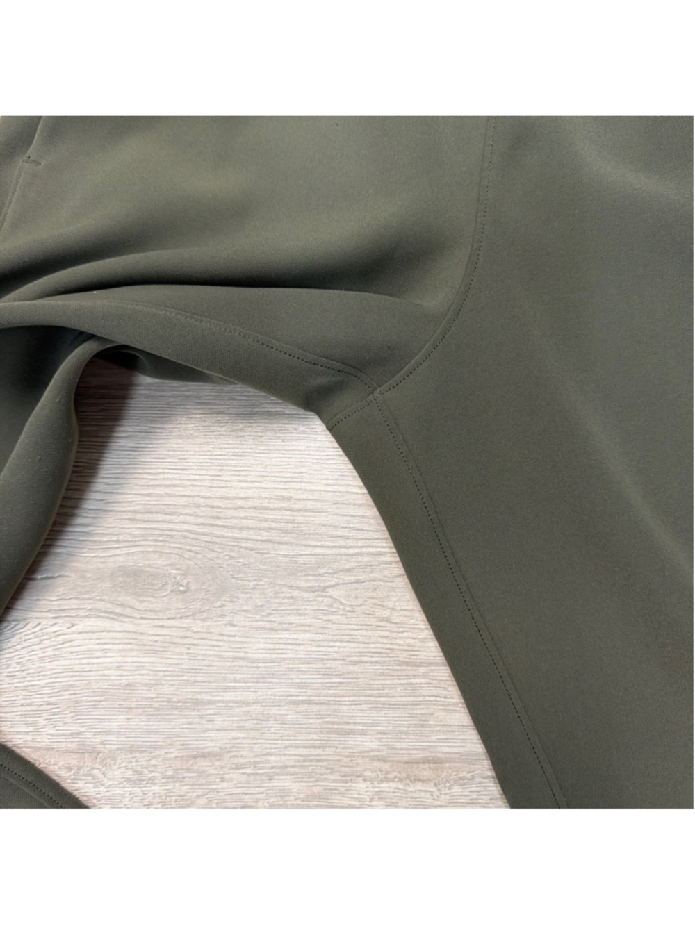 Lululemon 28” On The Move Dark Olive Joggers Sz 2! - Picture 7 of 10